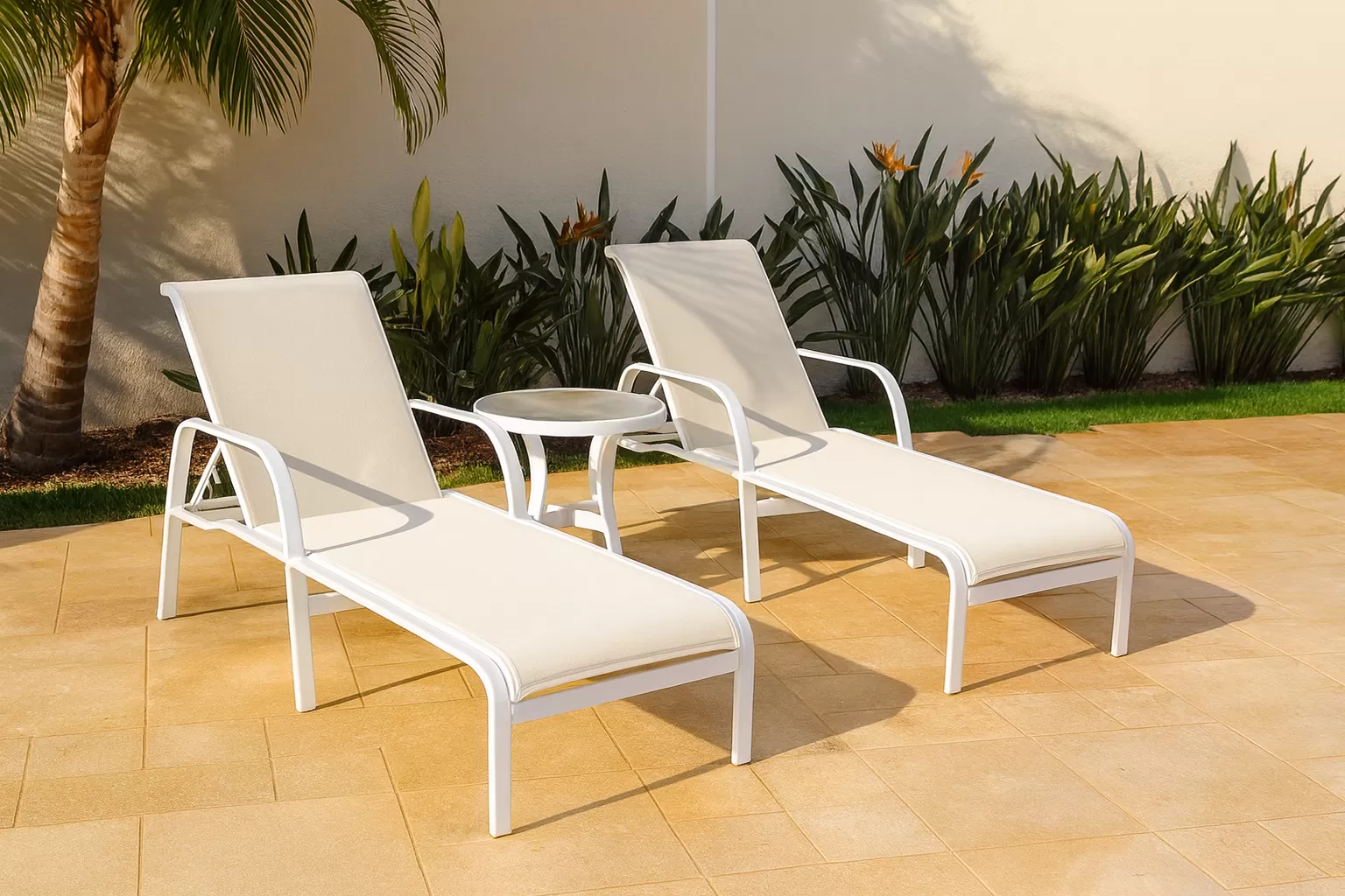 Kit com 2 Espreguiçadeiras para Piscina Summer - Alumínio Branco, Tela Sling Branco | Empilhável