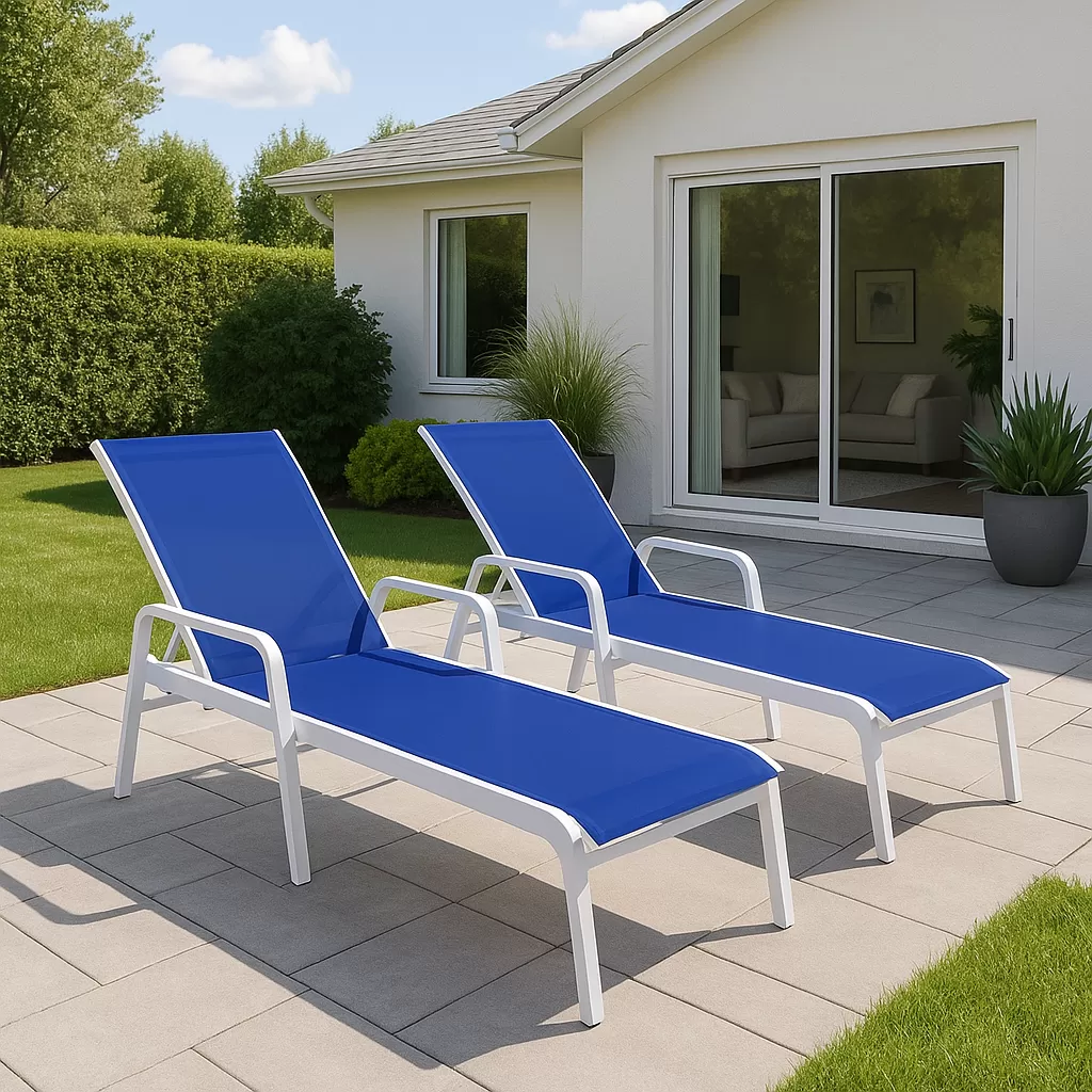 Kit com 3 Espreguiçadeiras para Piscina Summer - Alumínio Branco, Tela Sling Azul Escuro | Empilhável