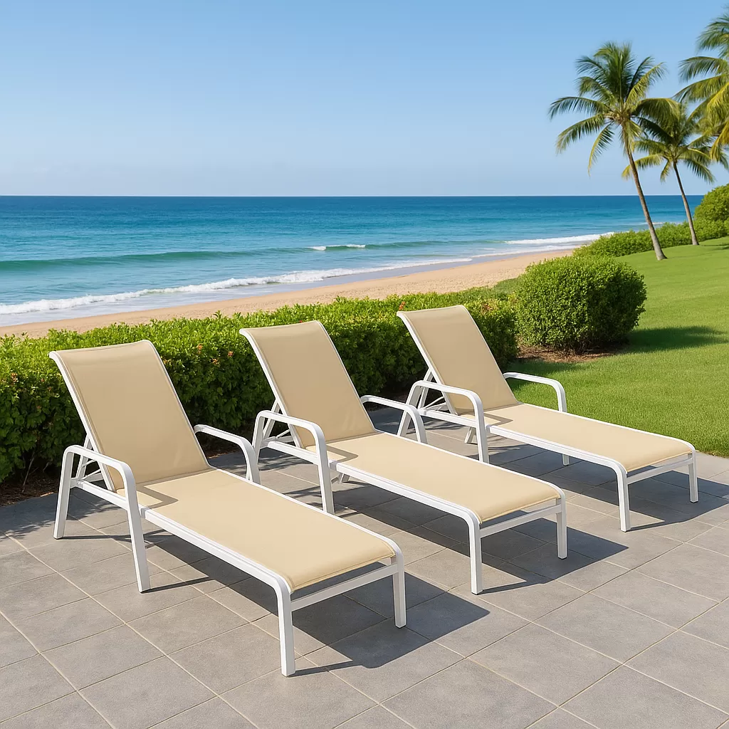 Kit com 3 Espreguiçadeiras para Piscina Summer - Alumínio Branco, Tela Sling Bege | Empilhável